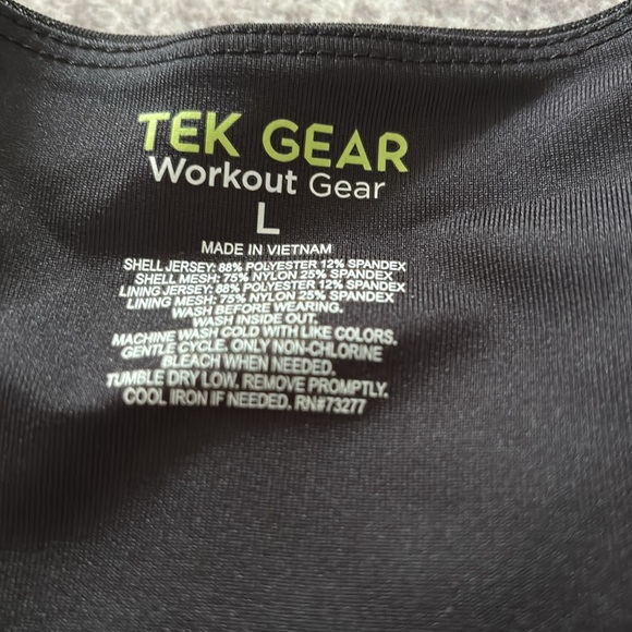 Zip up work out bra ✨New never worn

🌸bundle with other items and save!! - Picture 2 of 3